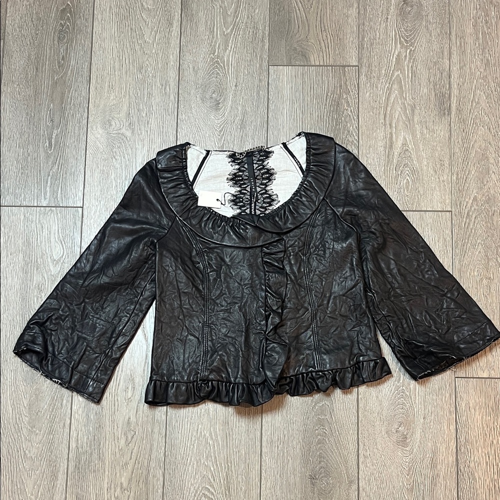 Nwt Poleci 100% genuine leather Black Ruffled jacket size small‎